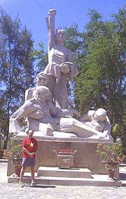 BillMyLaiMonument copy2.jpg (18881 bytes)