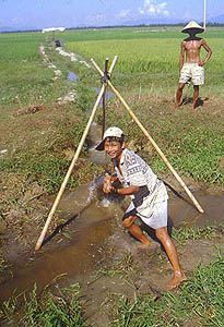 IrrigationBoyMan.jpg (31017 bytes)