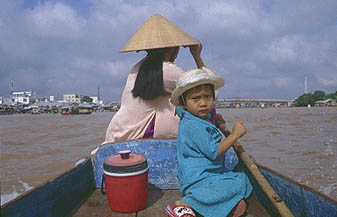 MonChildBoat.jpg (20191 bytes)