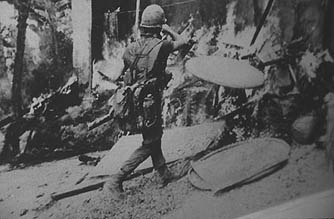 MuseumPhotoMyLaiSoldiers.jpg (20759 bytes)